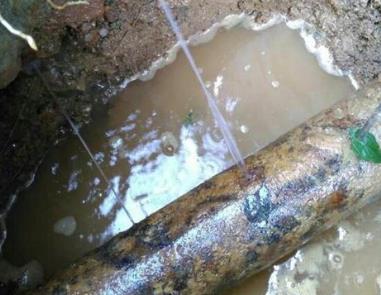 湟中楼顶渗水维修公司分享下地暖漏水的原因及检测方法。